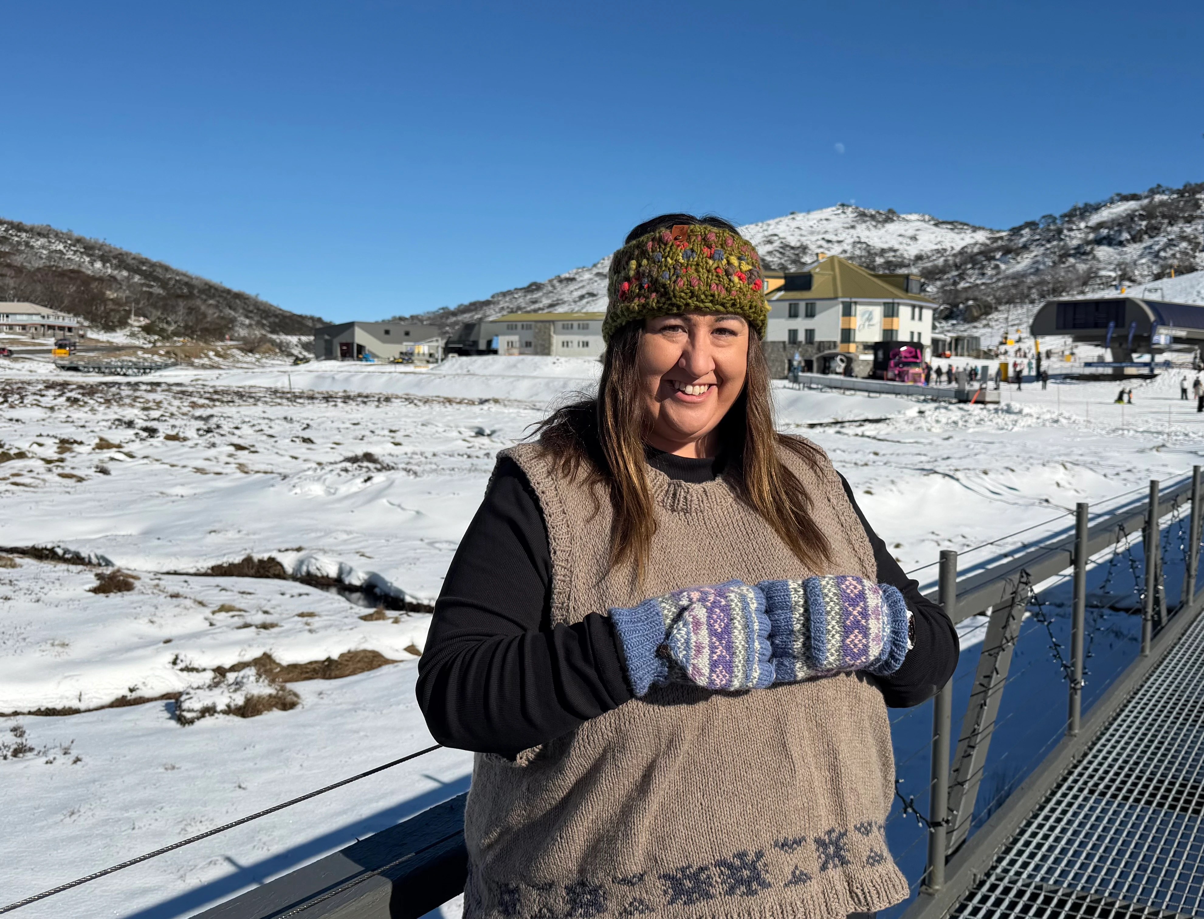 Jindabyne's Snowy Stitchers Social Club knits for calm during ski season (2026)