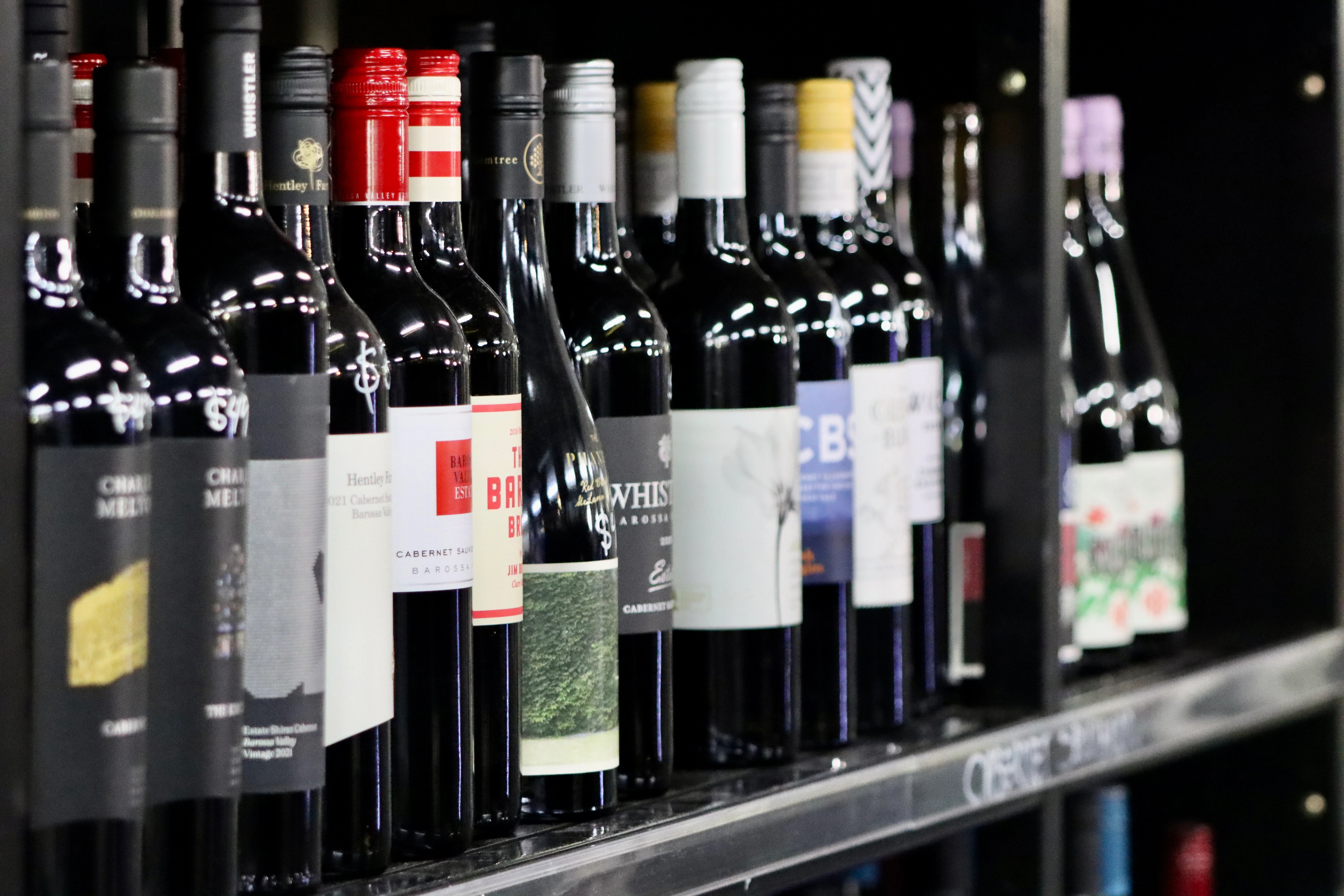 Australian Wine Industry in Crisis: Major Retailer Retreats from Production (2026)