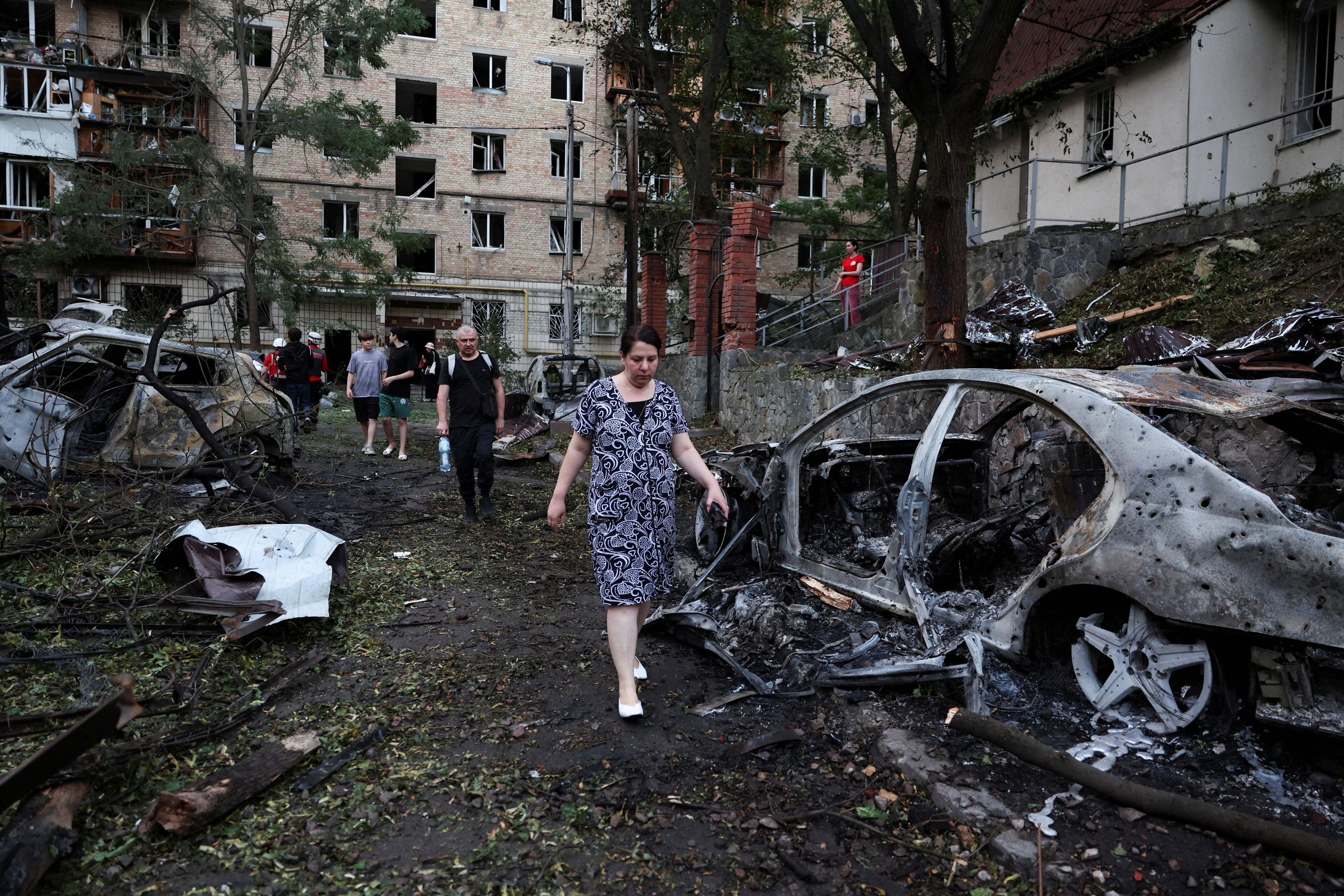 Russia's Kyiv Attack: Eight Dead, Dozens Injured, and Air Raids Across Ukraine (2026)
