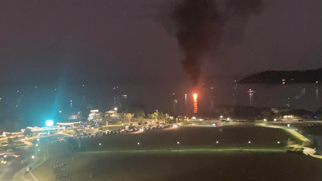 Suspected Arson Attack As One Boat Destroyed And Two Others Damaged In - Best Ocean Backgrounds in 8K