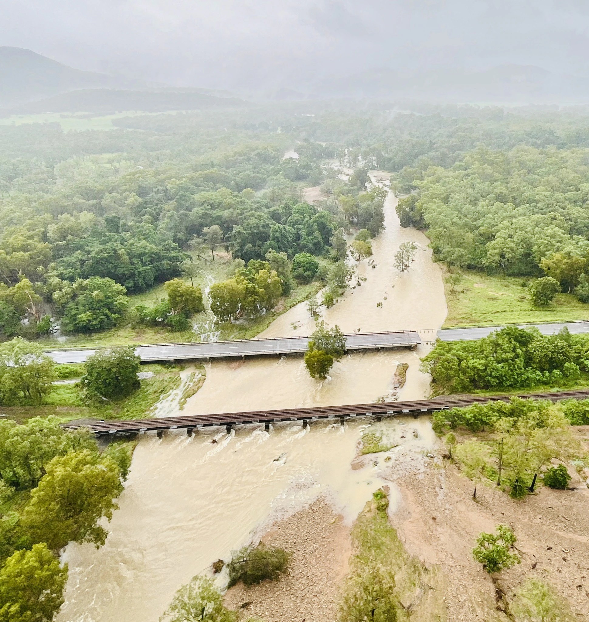 Flood Emergency Grips North Queensland Abc Listen - Amazing Full HD Dark Wallpapers | Free Download