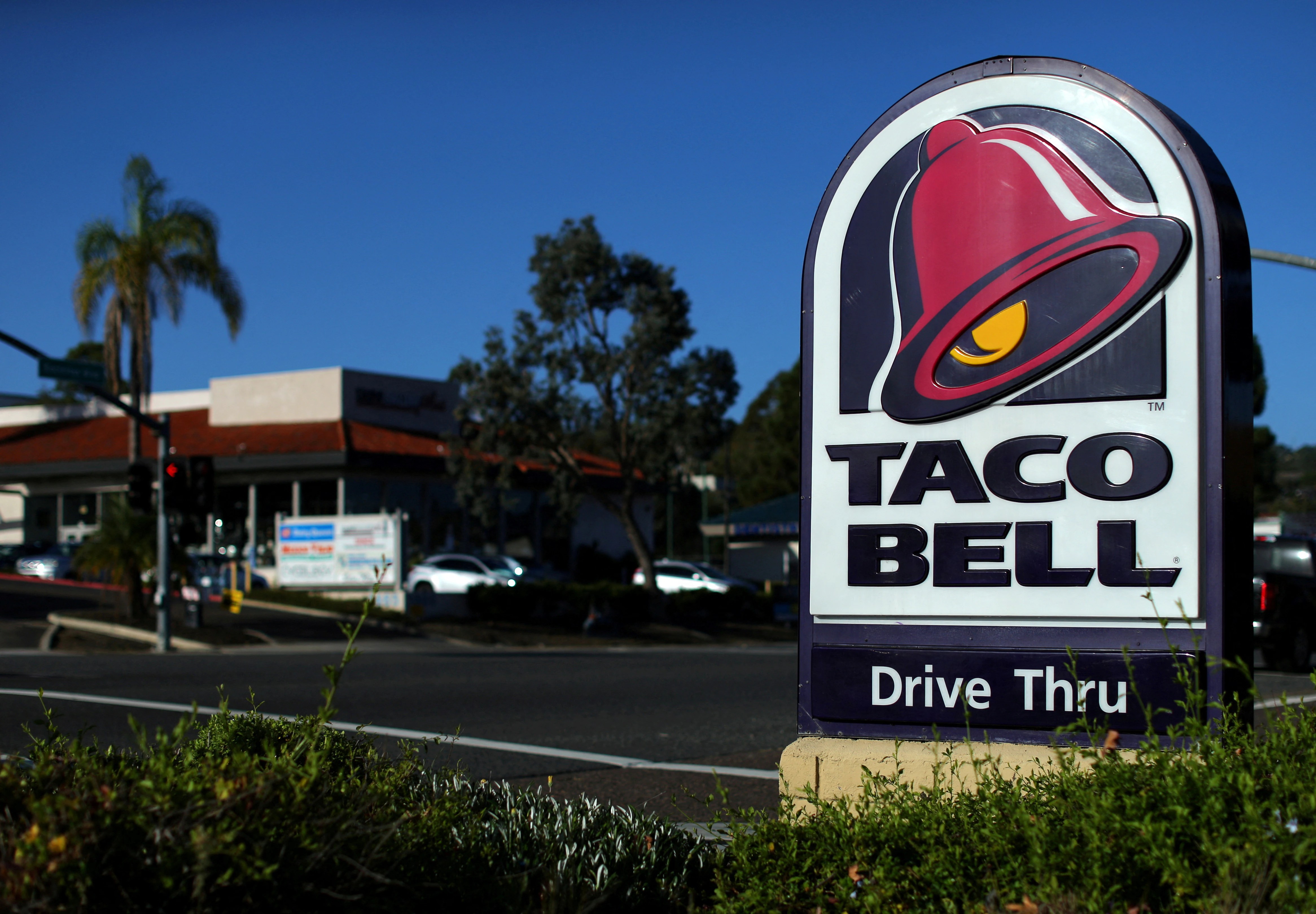 Taco Bell Lettuce Linked to Cyclospora Outbreak: What You Need to Know (2026)