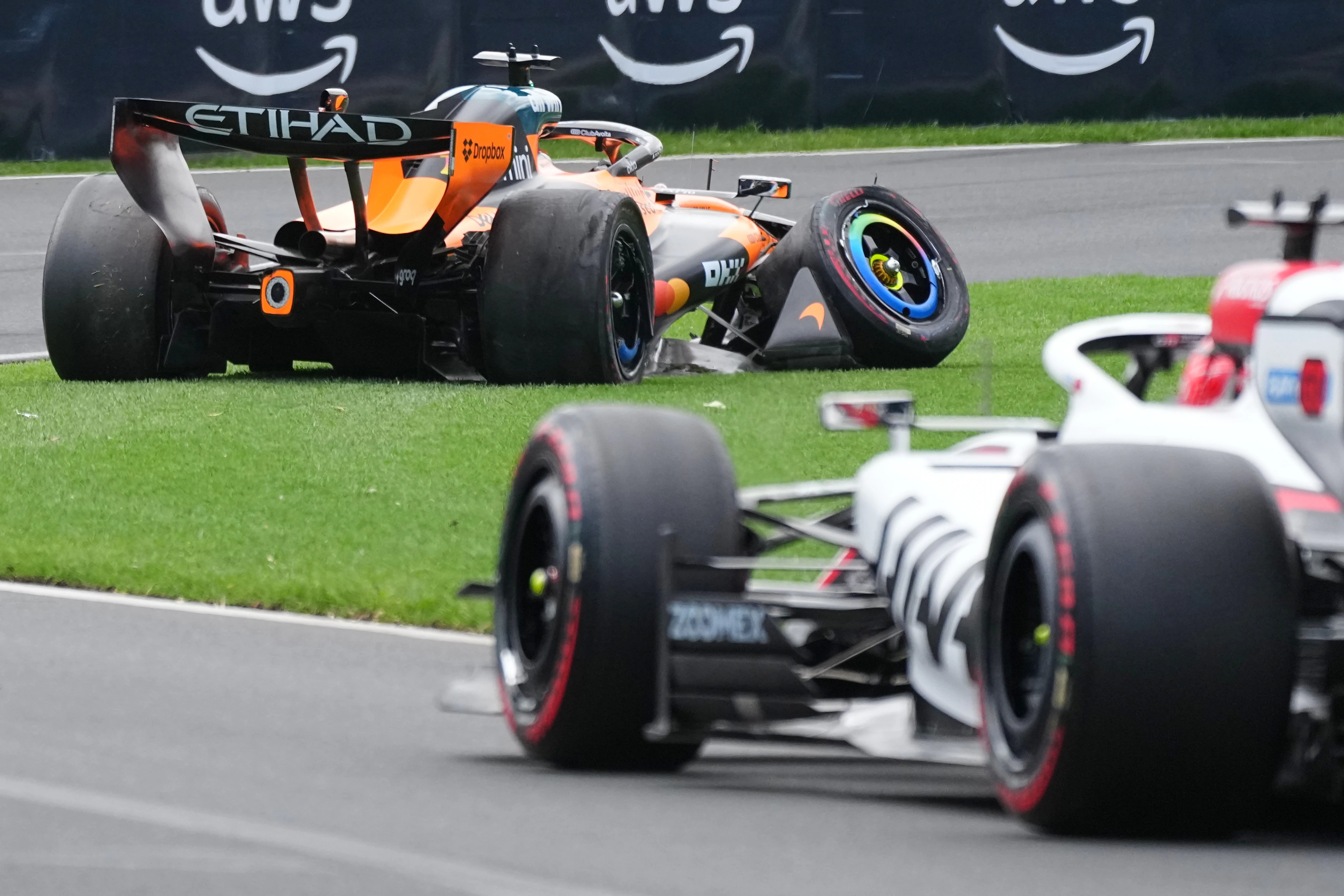 Oscar Piastri Crashes Out of Australian F1 GP Before It Even Begins! | 2026 Formula 1 (2026)