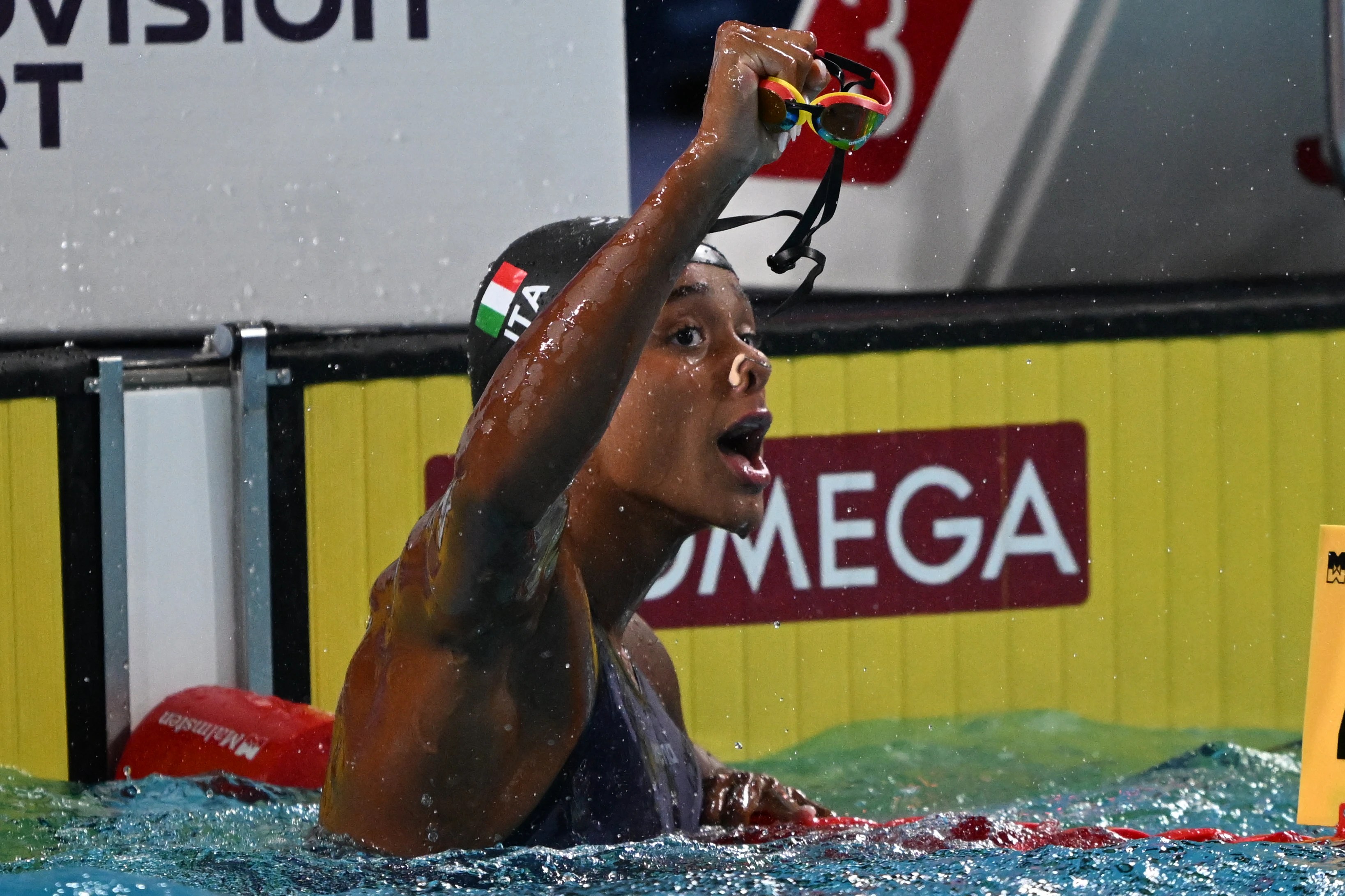 Italian Teen Sara Curtis Smashes 50m Backstroke World Record Held by Kaylee McKeown! (2026)