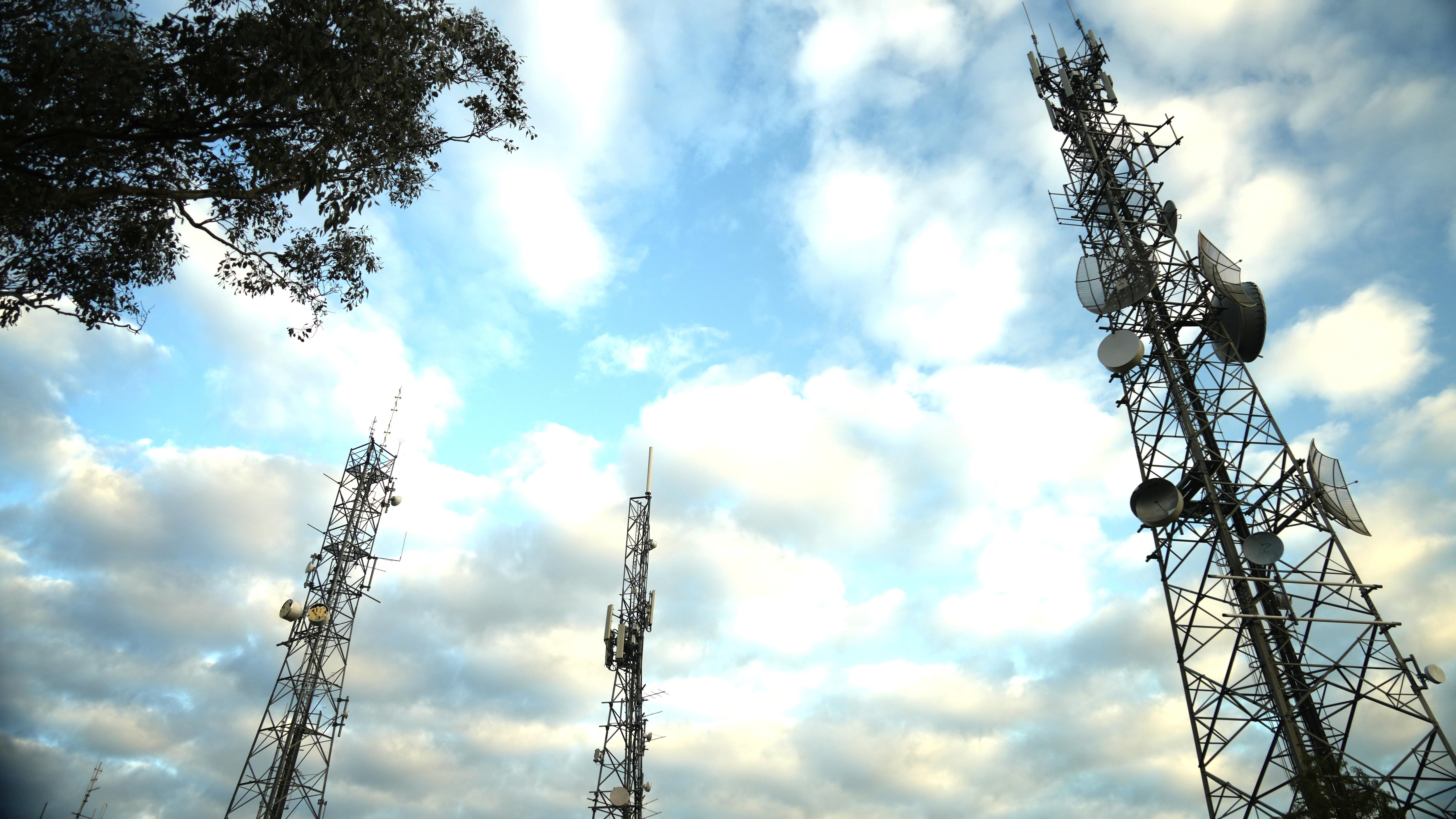 Australia's Telco Crisis: Emergency Services at Risk? Satellite Mode Flaw Exposed (2026)