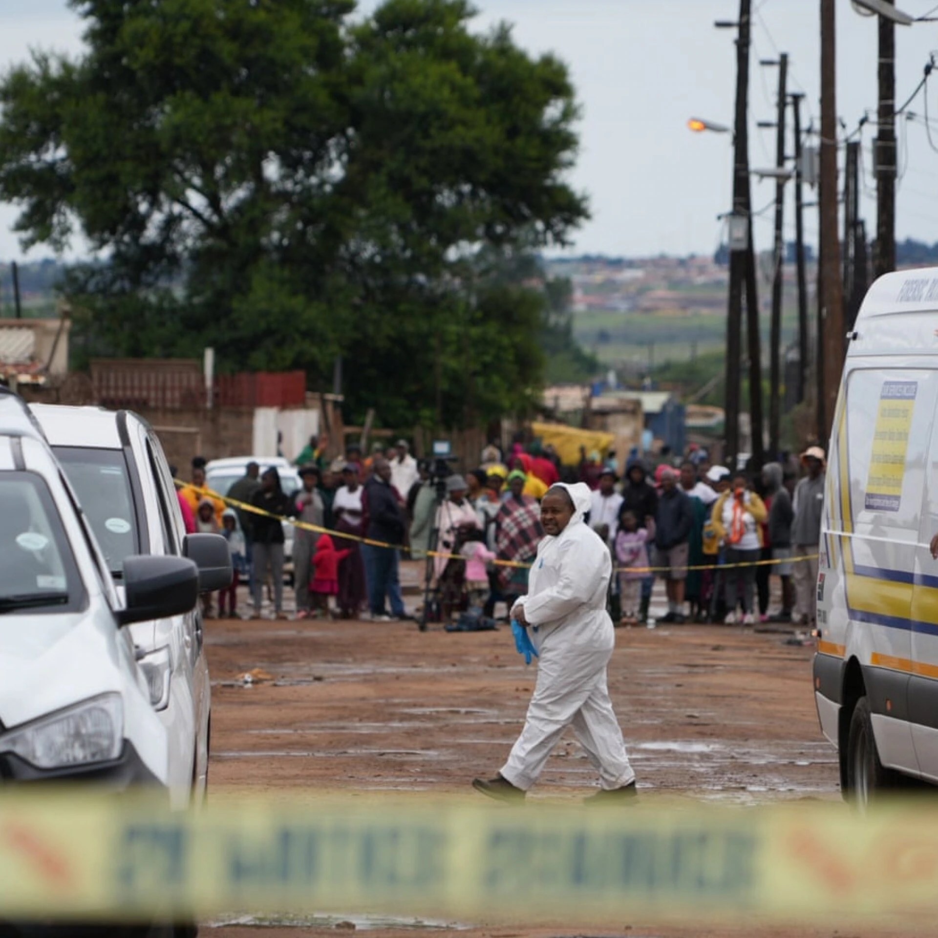 Johannesburg Shooting: 12 Dead, Manhunt for Suspects (2026)