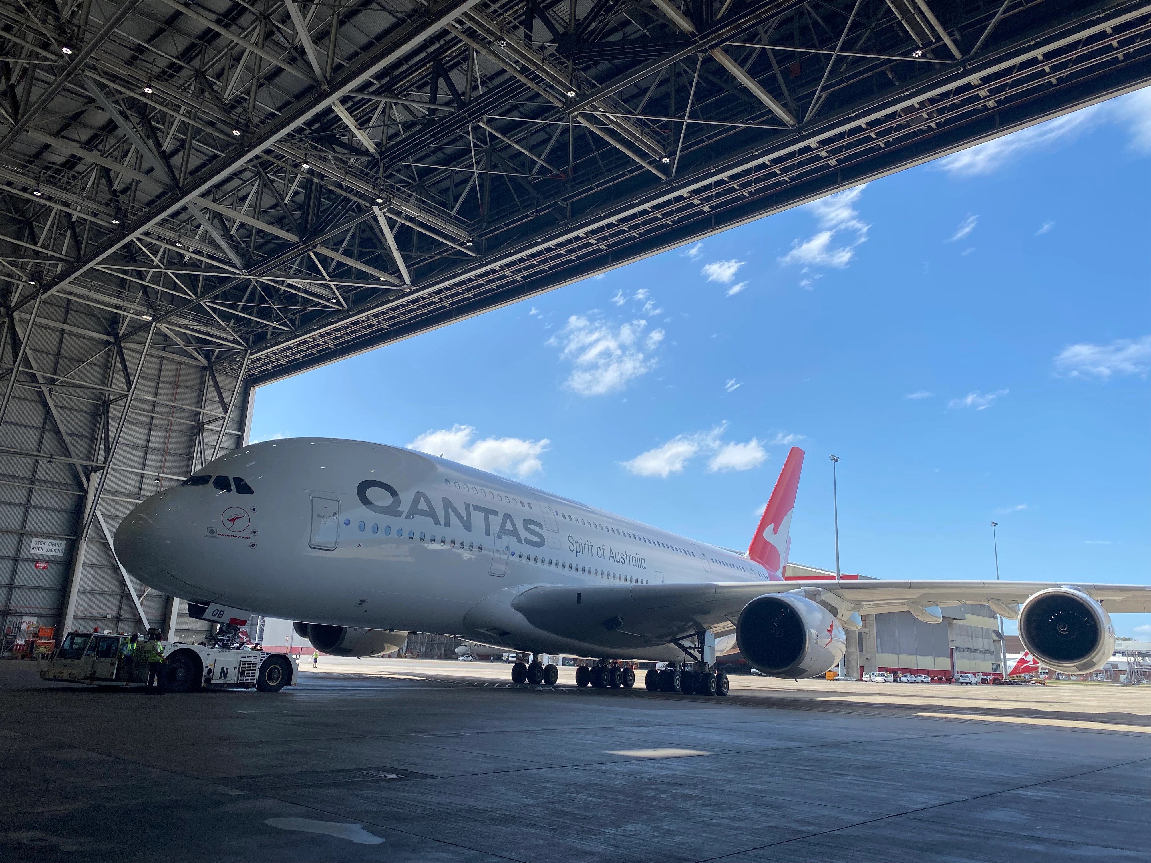 Qantas A380 Wing Maintenance Light: Safety Risk or Oversight? (2026)