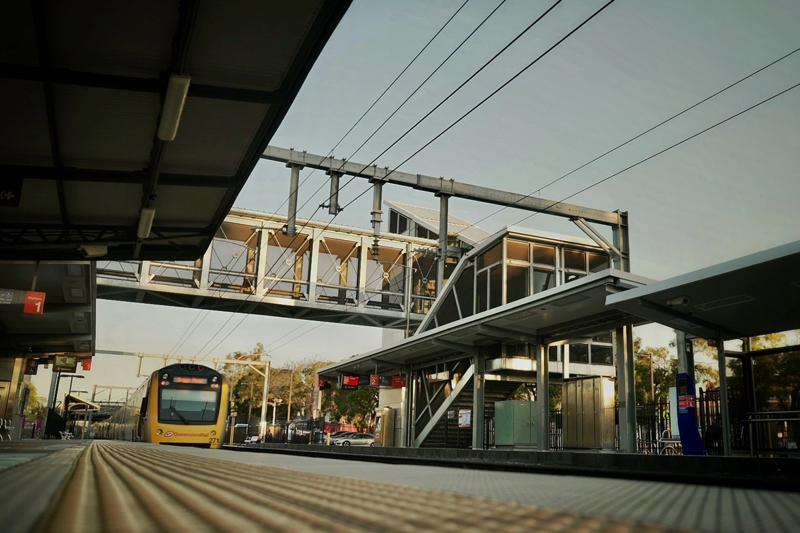 Queensland Rail Deal: Train Controllers' Agreement, But Delays Continue (2026)