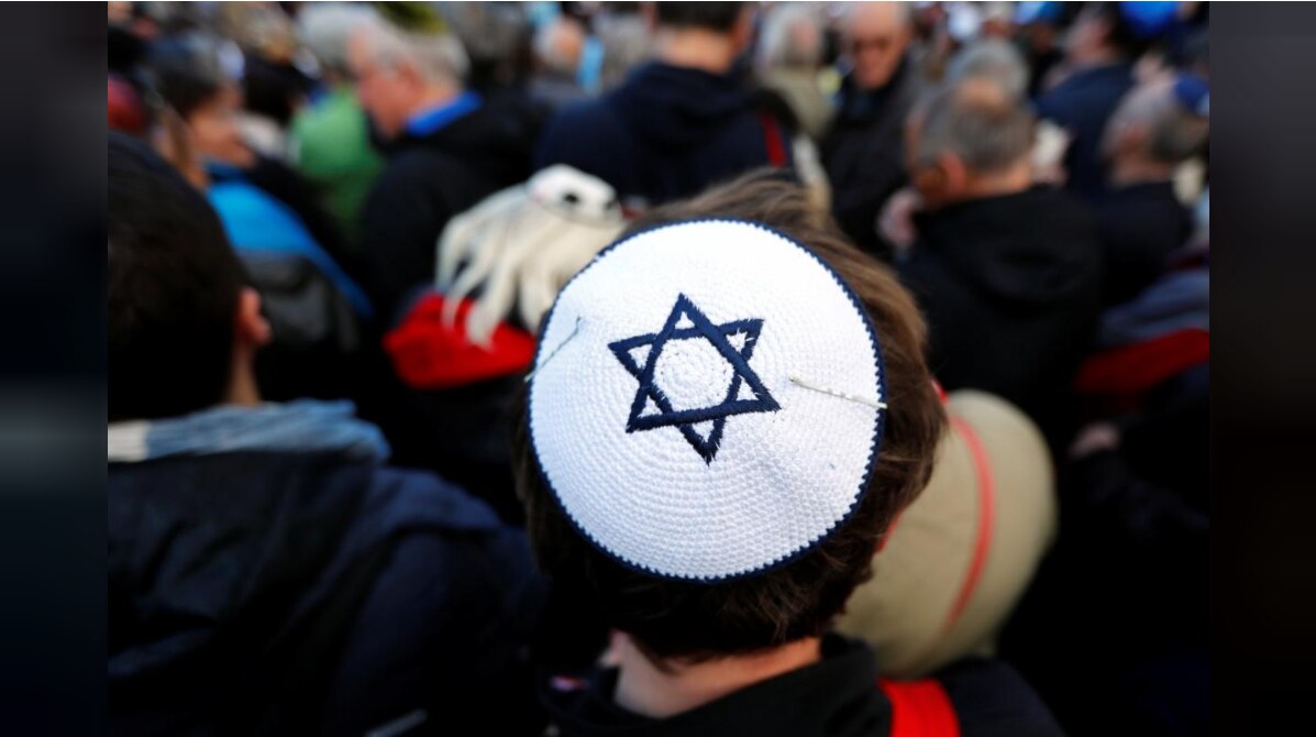 Many people of jewish faith in the united states spend the day fasting and praying. What Is Yom Kippur When Is The Jewish Holy Day And What Are The Fasting Rules Abc News