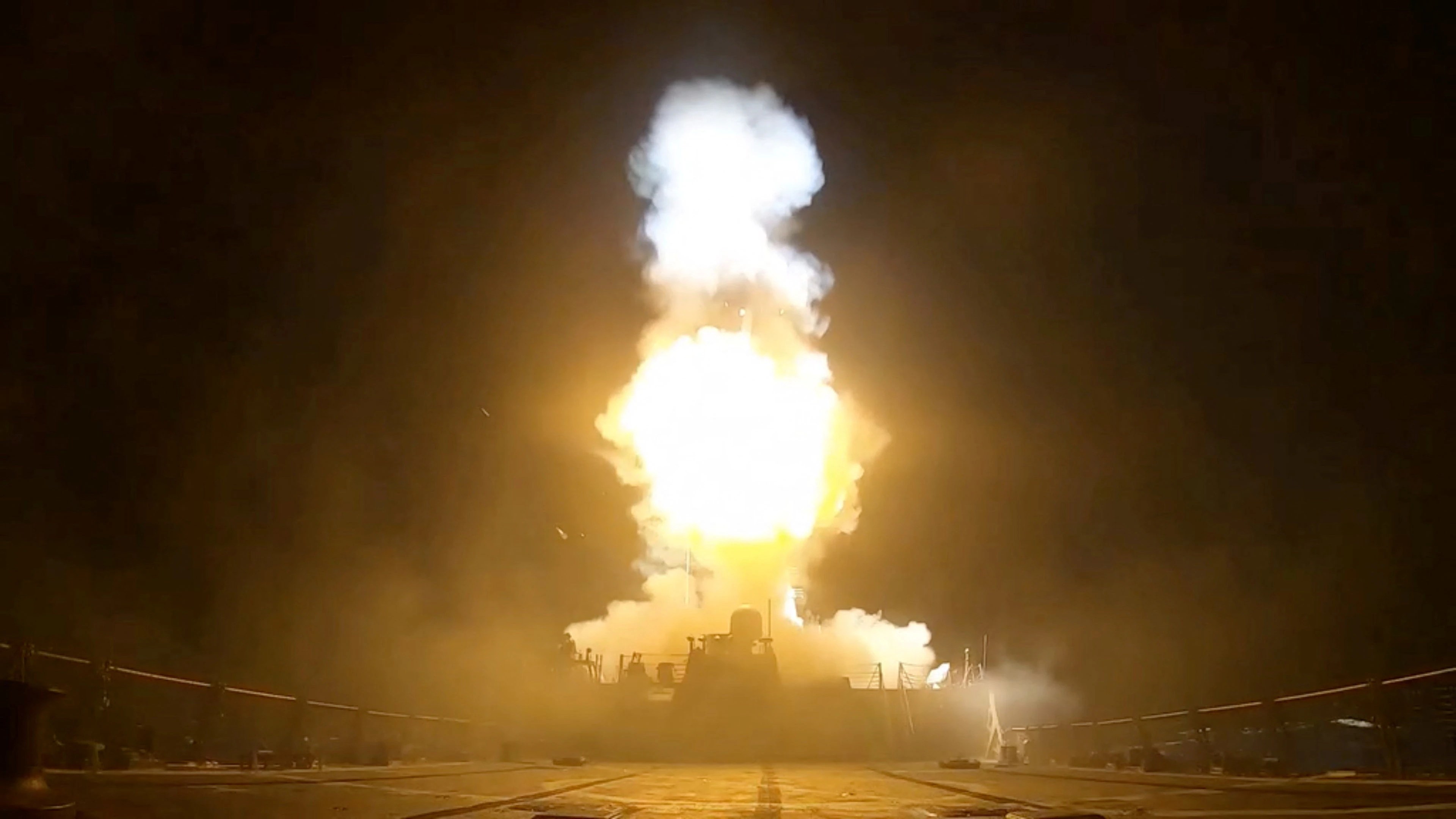 US-Iran Conflict Escalates: Strikes Hit Kuwait Oil Platform & Strait of Hormuz Crisis Deepens (2026)