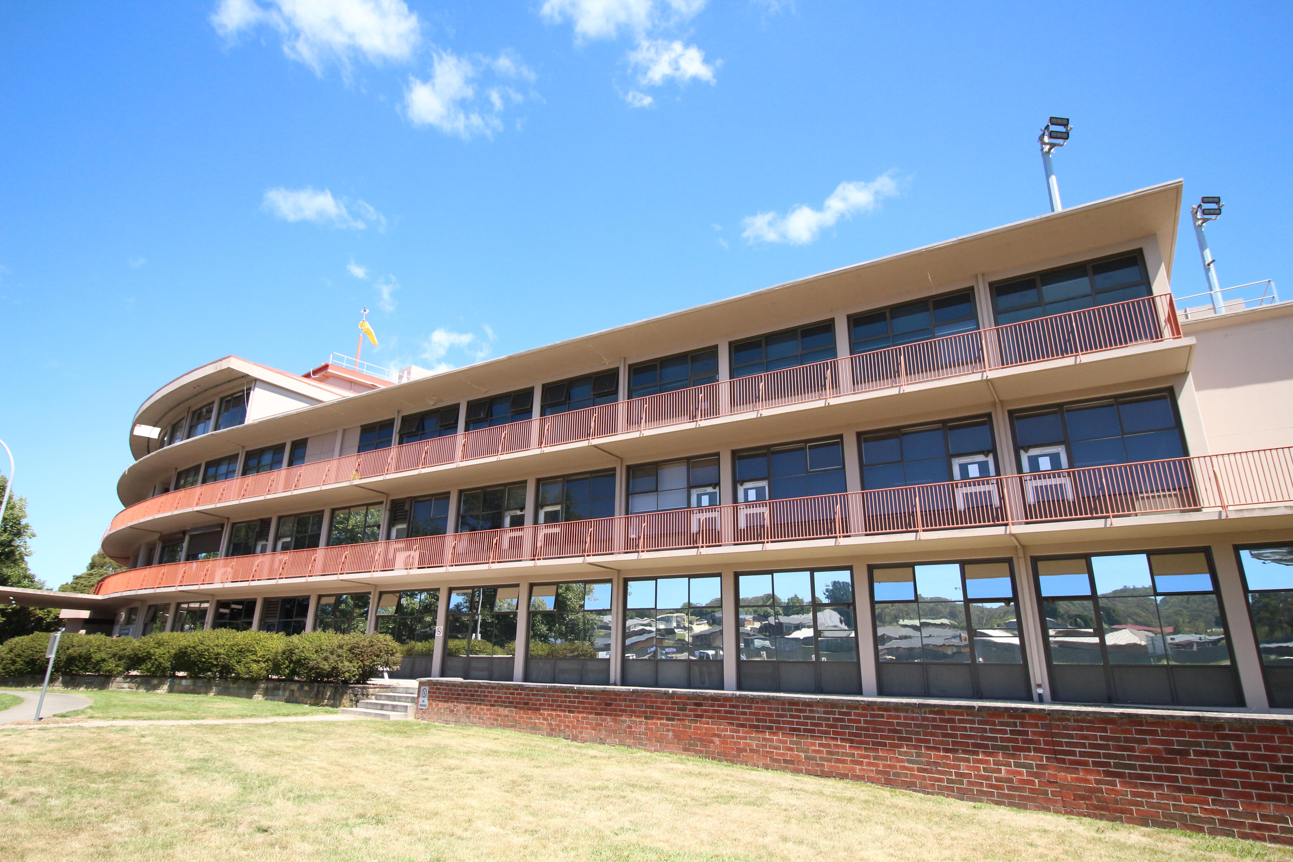 Tasmania's Paramedics Redirected to Launceston General Hospital for Complex Cardiac Patients (2026)