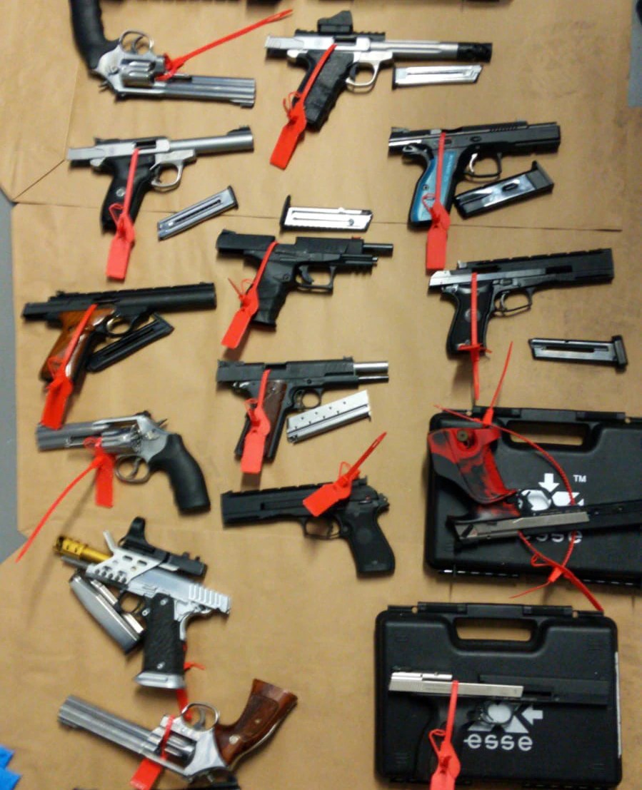 Wa Police Hunt Dangerous Gunman Who Stormed Southwest Firearms And - Download Professional Sunset Picture | High Resolution