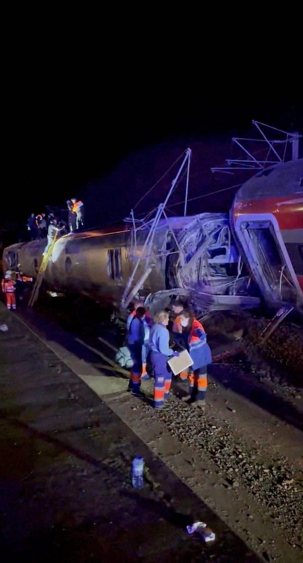 Spain Train Crash: 21 Dead, Harrowing Passenger Accounts (2026)