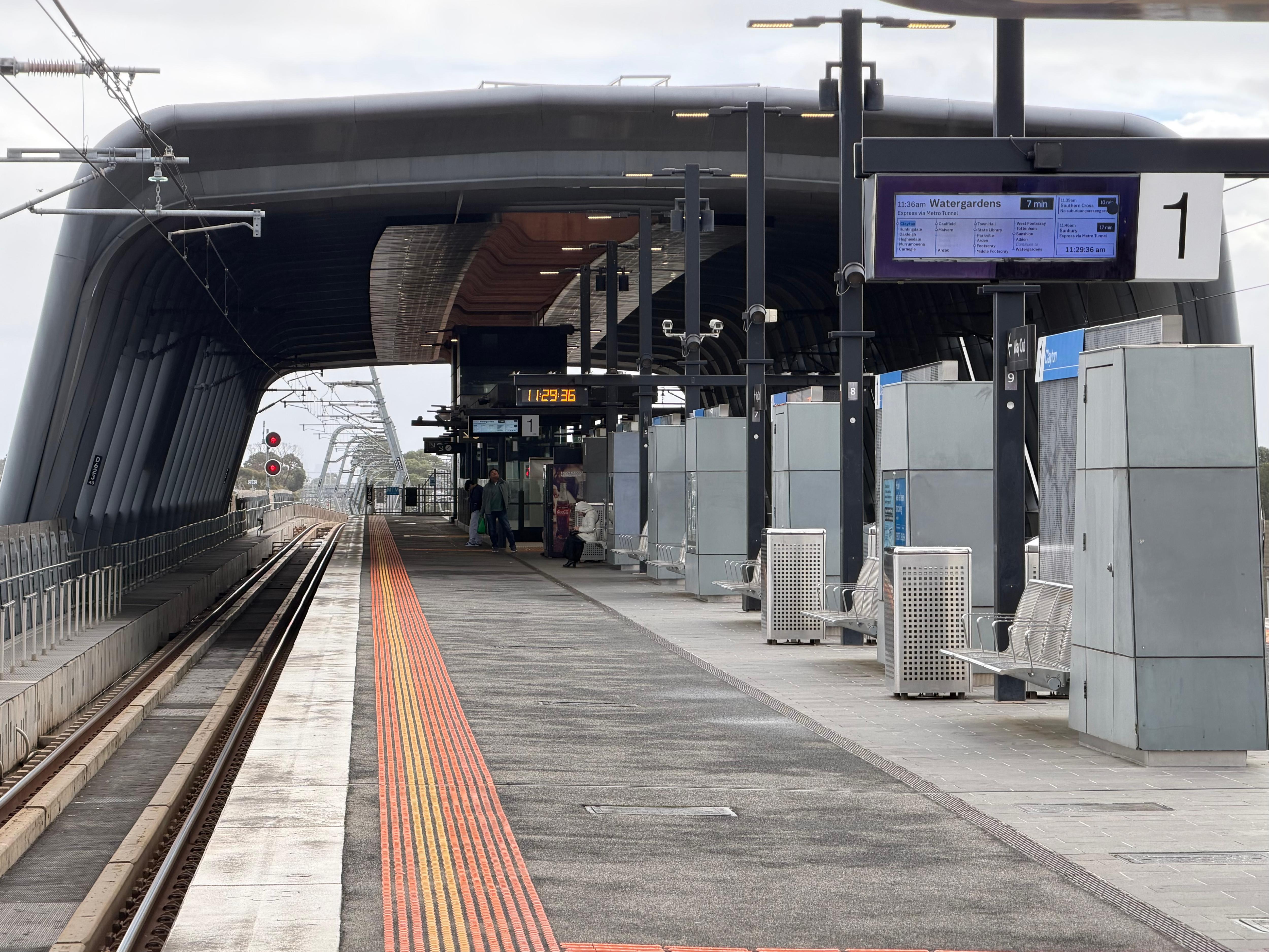Melbourne Man Dies in Police Custody: Armed Confrontation at Clayton Station (2026)