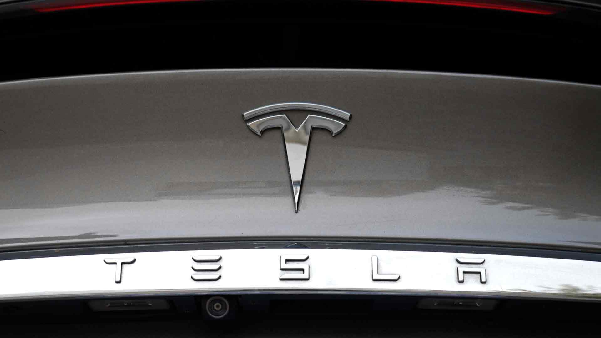 ASX Set to Open Higher as Wall Street Tumbles and Tesla Shares Plunge (2026)