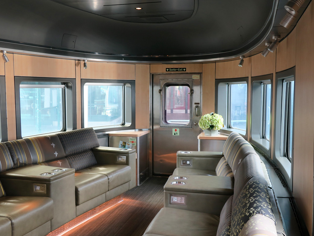 It's ideal for roasting turkeys, all kinds of beef and pork roasts, and even vegetables. VIA Rail - The Canadian - Sleeper Plus Class Lounge | Flickr