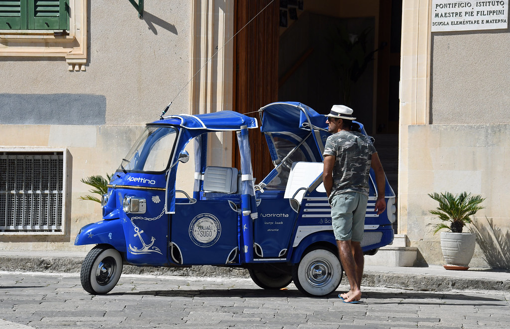 Otranto Puglia Italia 2017 09 Piaggio Ape Calessino Flickr