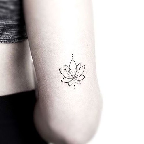 Mini Tatuaje Flor De Loto Minimalista