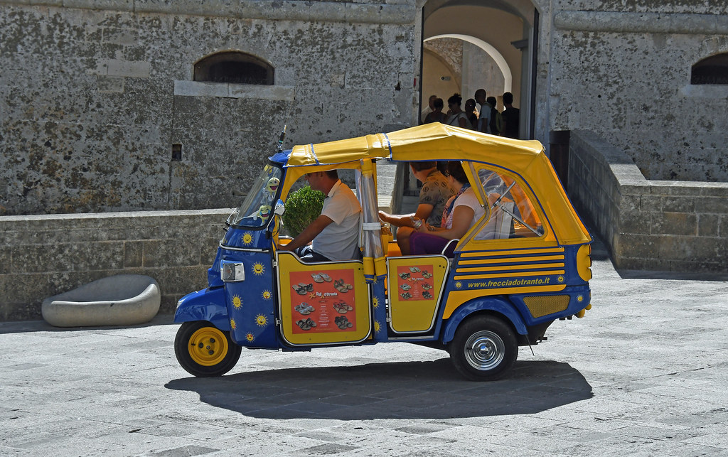 Otranto Puglia Italia 2017 09 Piaggio Ape Calessino Flickr