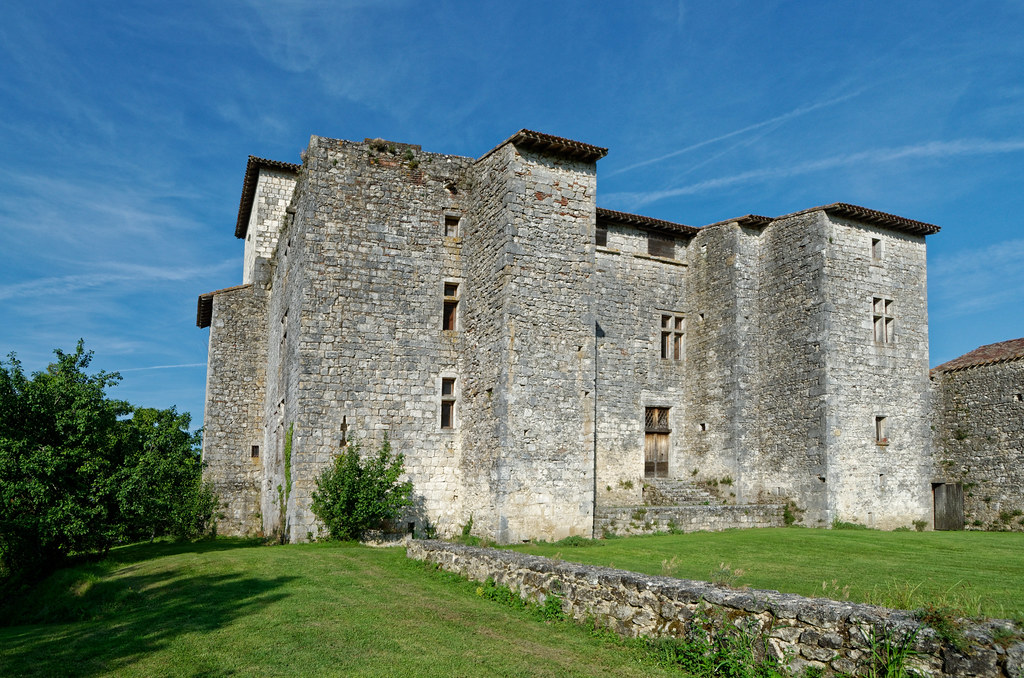 Chateau D Avezan Gers Vivre Au Moyen Age Over Blog Com A Flickr