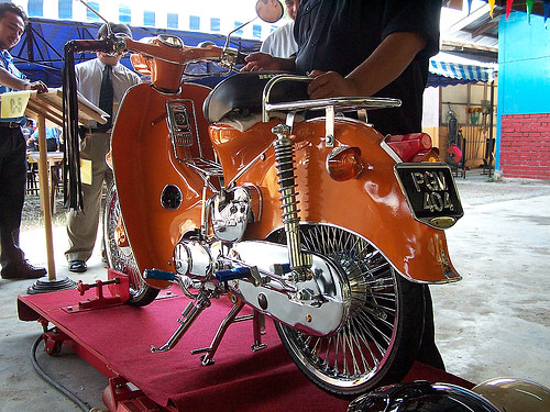 Saat ini banyak honda grand yang dibuat jadi lebih ''jadul'' menjadi ala honda c70 alias ''pitung.'' halaman all. Honda C70 Modif Thailand Aletea1 Flickr