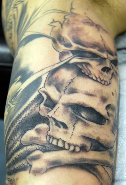 Skull And Cross Bones Tattoo | Www.facebook.com/Flamingartta… | Flickr 735_x_500_jpg