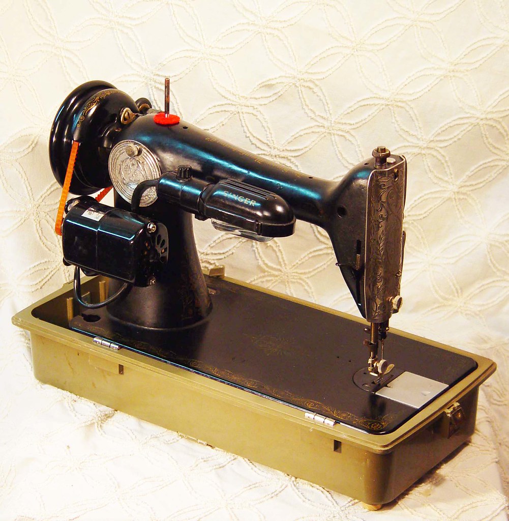 1941 vintage singer model 66 sewing machine