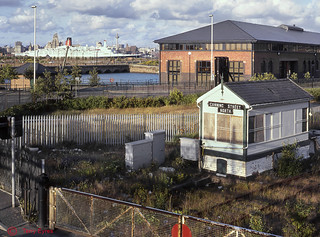 Canning Street North Qe2 The Qeii Adds To The Backdrop Of