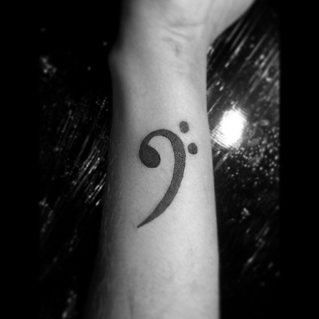 Clave de do tatuagem Claves De Sol E De F Aacute Tatuagem Notas Musicais Tatuagem Clave De Sol Tatoo