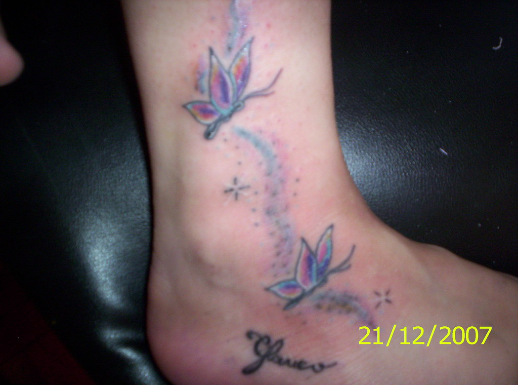 Bruxinha nas nuvens tatuagem Antiga Submundo