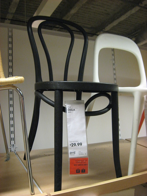 Mit leidenschaft für die materialien und besonderer präzision werden in . IKEA recycled plastic version of Thonet bentwood chair - a