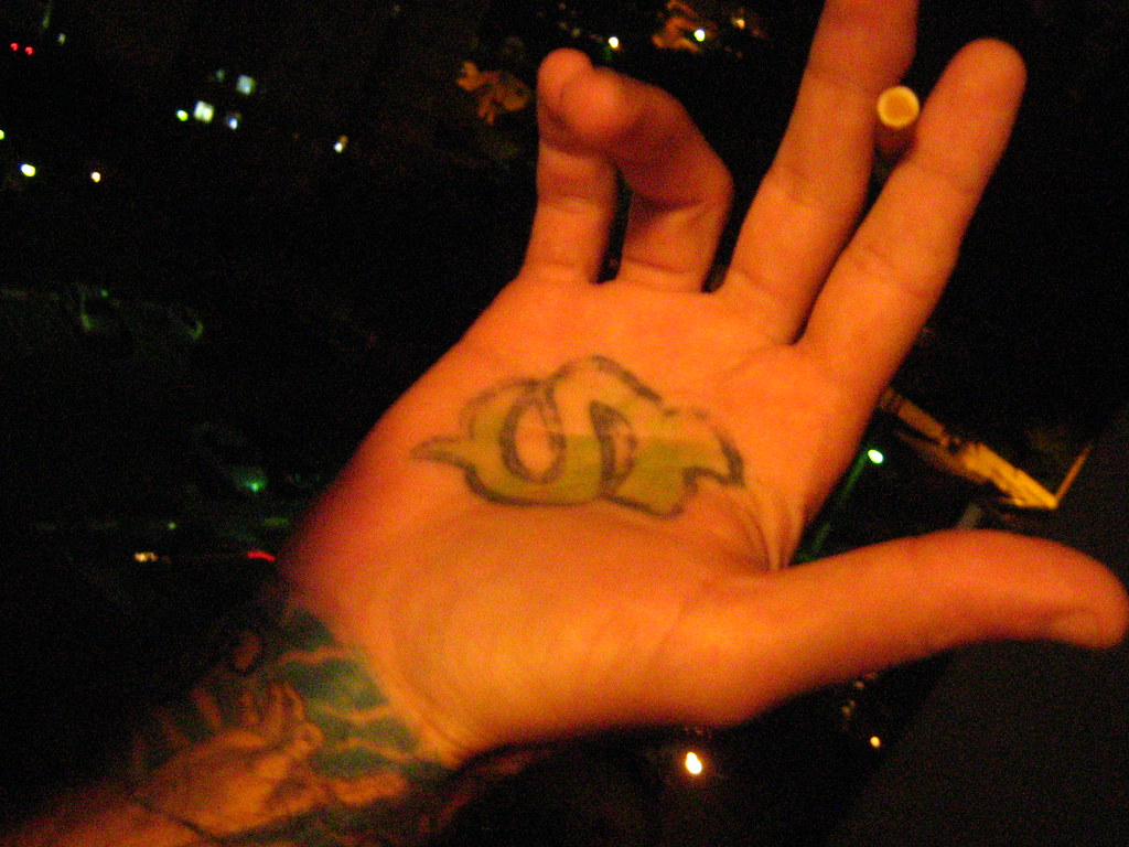 Carregadores de celular zueira cara cheio de tatuagem Thiago Lersokrin Perfil Pinterest