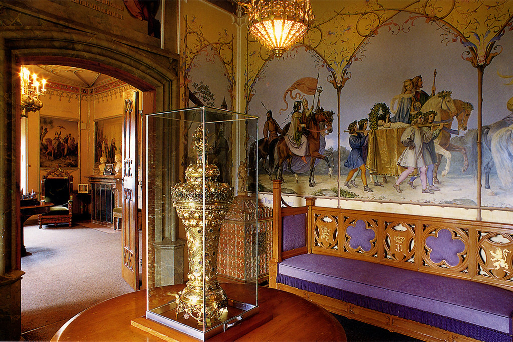Ließ es ab 1869 auf einem . Interior of Hohenschwangau. | Interior of Hohenschwangau