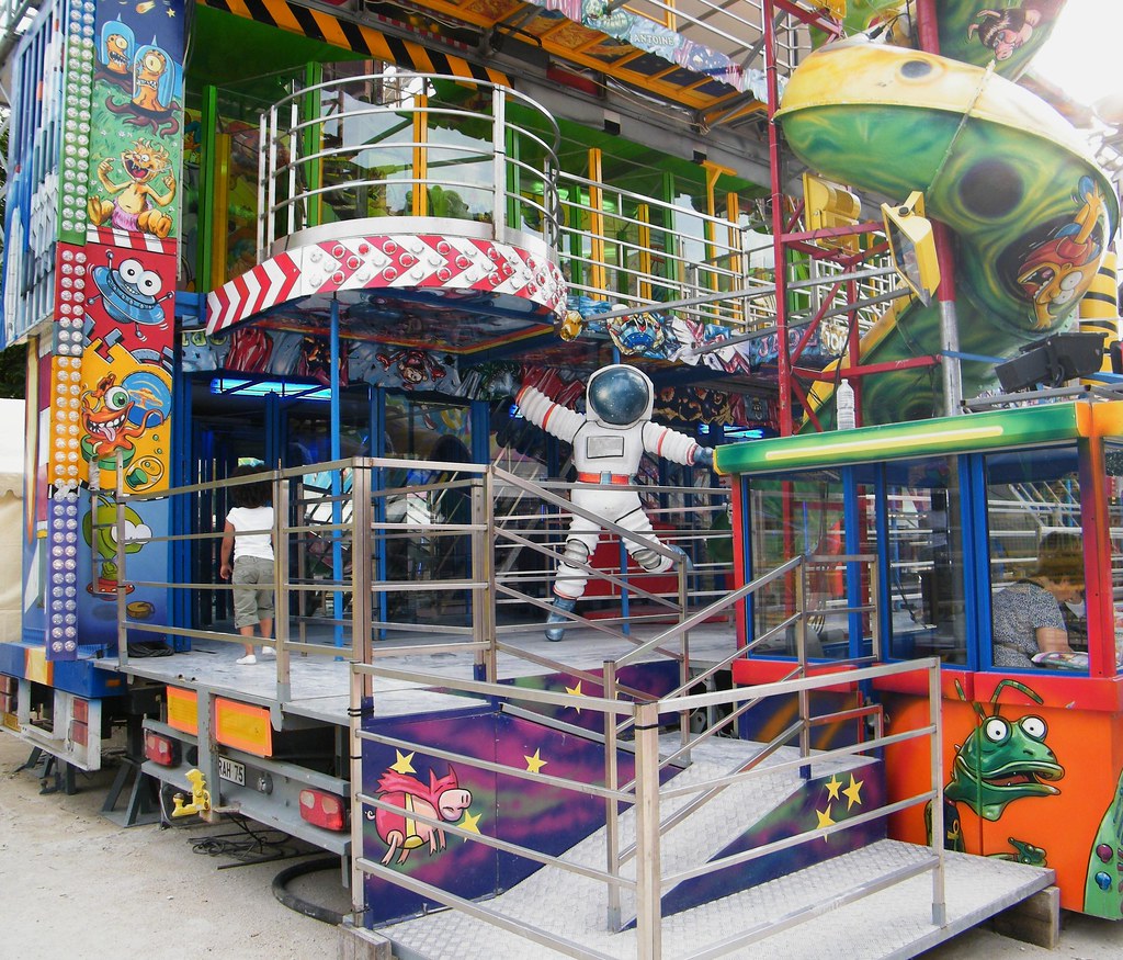 Astronaute Fete Des Tuileries Paris 2009 Crazy Space Flickr
