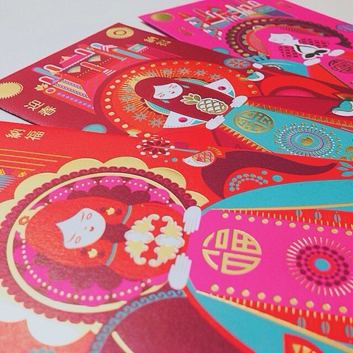 Modernity brings new Ang Pao designs featuring feminine faces of the traditional representation of 'Fu Lu Shao' deities bearing inspirations from Russian Matryoshka dolls with a Scandinavian-meets-art decor graphic aesthetics. Have a 'horse'-picious new y