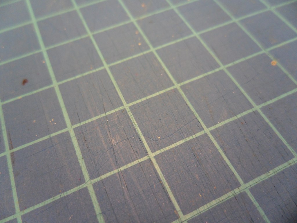 cutting-mat-graph-pattern