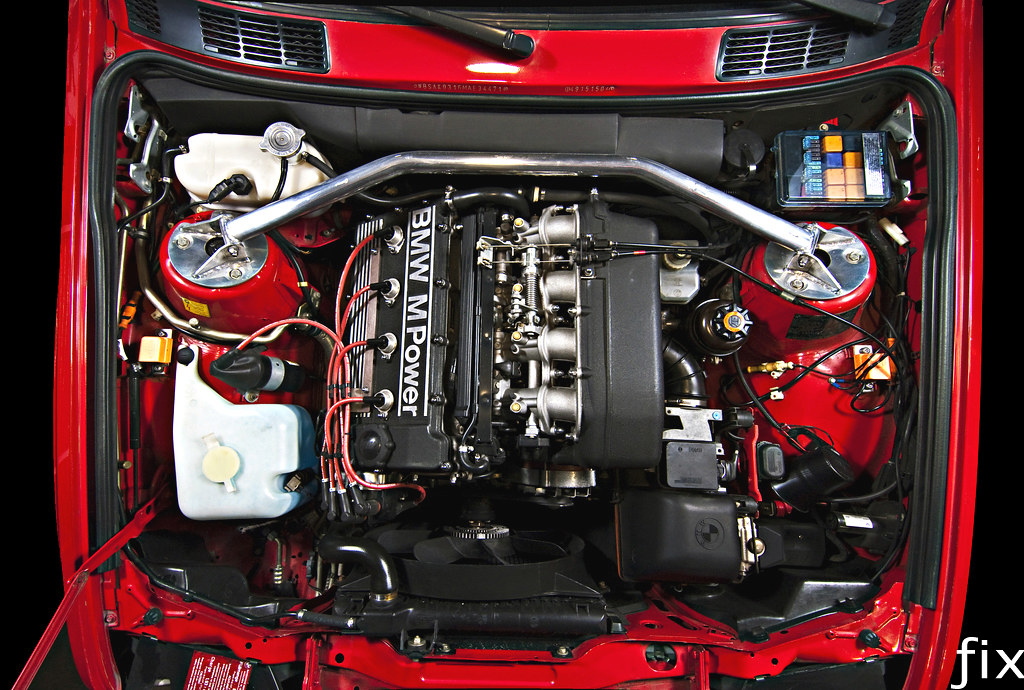 Bmw e30 m3 engine bay