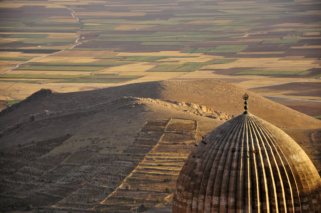 The crescent ran along the fringes of the zagros and kurdistan mountain ranges, then bends westward, running along southern turkey towards the mediterranean sea. Mesopotamia | The dome of Ulu Mosque, in Mardin, southeasterâ¦ | Flickr