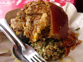 These little packets of spiced meat steamed or baked in banana leaves are one of balinese . Bali : Babi Guling | THE balinese delicacy, babi guling. Whiâ¦ | Flickr