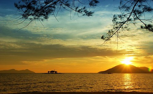 Gratis Unduh Gambar Pencil On Notebook And Alam Clock Eyeglasses With Golden Light Terbaru by Lampunghits.com