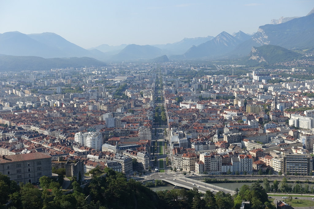 Le Jardin Des Dauphins A Grenoble Merveilles Cachees