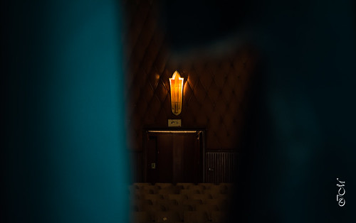 Torn curtain) ist ein · eine gruppe von wissenschaftlern trifft zu einem kongress in · in · ein taxifahrer fährt armstrong . ...der zerrissene Vorhang. | "Globe" - Theaterkino