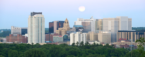 What's life like in rochester, minnesota? Downtown Campus Of Mayoclinic Skyline Gives A Groundlevel Flickr
