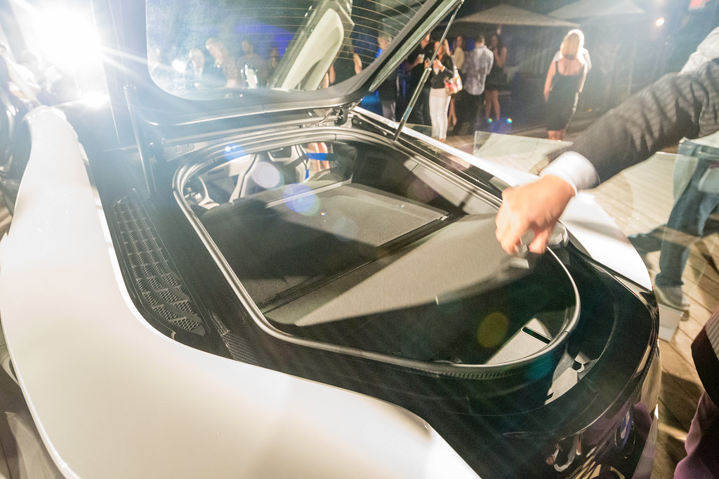 Bmw i8 trunk open
