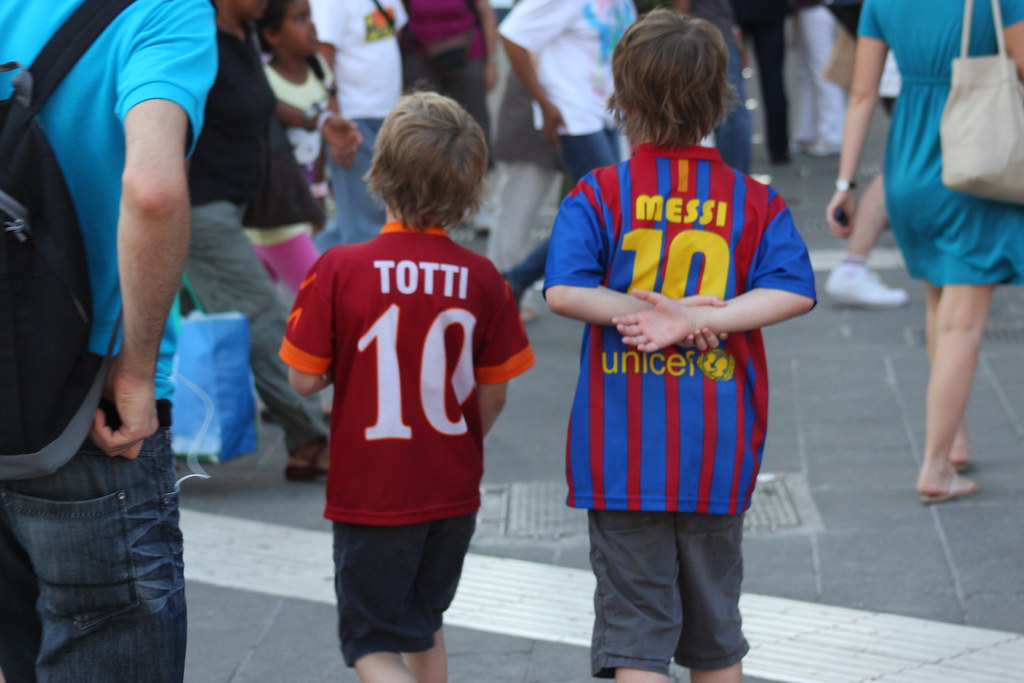 Carles puyol (barcelona) y francesco totti (roma). Totti Vs Messi Kozmikadam Flickr