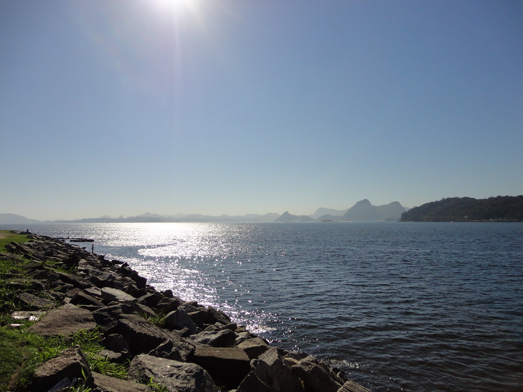 Annually, the “marvelous city” receives over 2 million international tourists, on top of 5 million domestic travelers. Entrada da Enseada de Botafogo - Rio de Janeiro | Entrada daâ¦ | Flickr