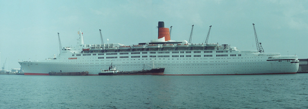 Qe2 90 05a06a Queen Elizabeth 2 In Southampton Sept 198