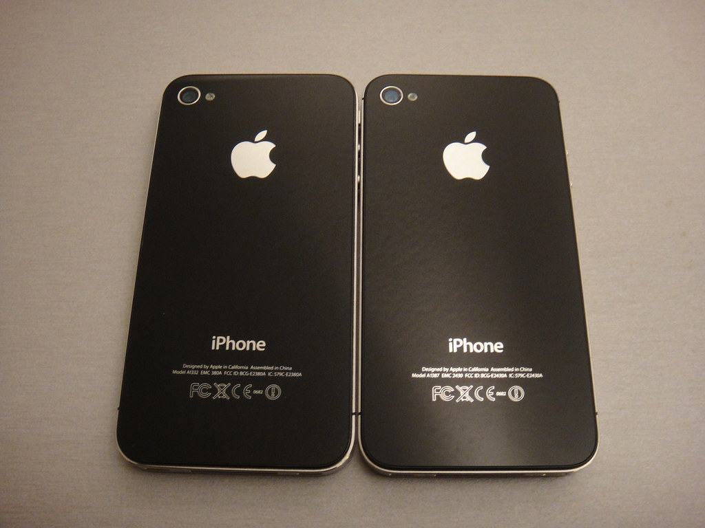 Is it not that much of an upgrade or is the a5 chipset and 1080p really worth it? Iphone 4 Vs Iphone 4s Left Iphone Right Iphone 4s Flickr