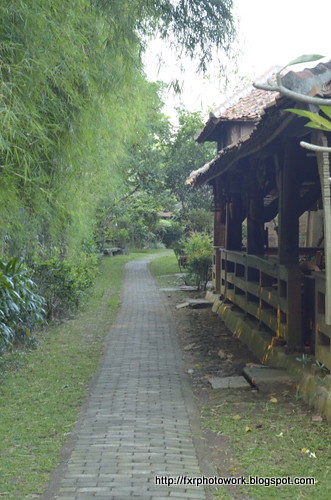 Jalur transit berikut memiliki rute yang melewati dekat . Rumah Kayu Goen Fxr Photowork Flickr