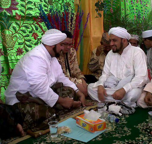 Beliau mengatakan akan selalu istiqomah, selaras dan sehati dengan para ulama dan habaib dalam . Habib Syech Dan Habib Taufiq Alhabib Syech Rusli Asseggaf Flickr